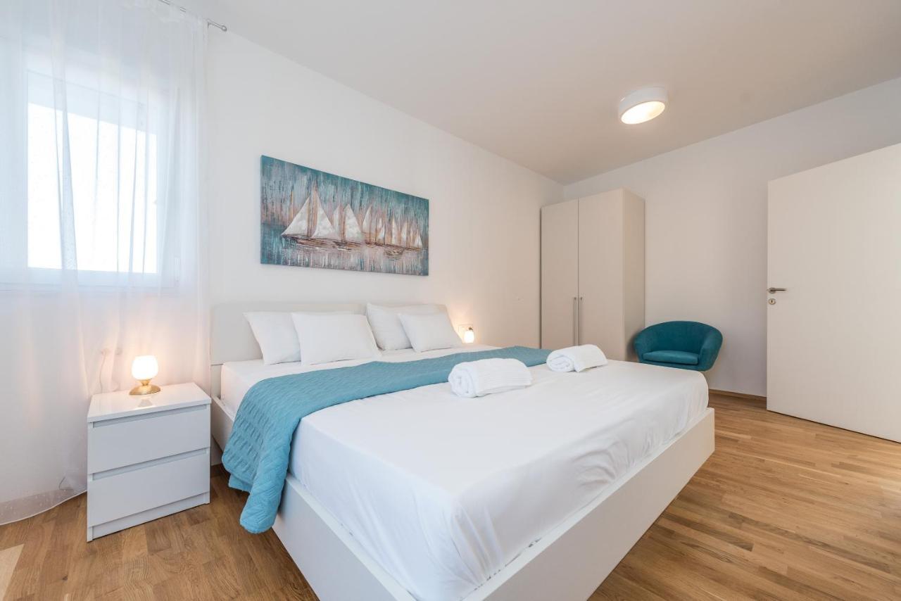 Villa Amfora - First Row By The Sea 比比涅 外观 照片